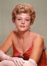 Angela Lansbury (b.1925) - Actress from England that got an Academy Award nomination for her first movie, "Gaslight" (1944). She is also known from "Simson and Delila" (1949) and "The mirror crack´d" (1980). To the younger public Angela is known from the TV serie "Murder she wrote" (264 episodes, 1984-96). She is the oldest person (still living) on this list.