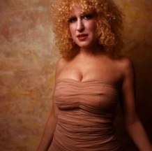 Bette Midler (b.1945) - She was born and raised in a quite poor family in Hawaii. She studied drama and started performing as a teenager. She released her first album in 1972 and gained international fame when she portrayed Janis Joplin in the movie "The Rose" (1979). Since then she have starred in movies like "Down and out in Beverly Hills" (1986), "Beaches" (1988), "Hocus Pocus" (1993), "The first wives club" (1996), "The Stepford Wives" (2004) and "Parental Guidance" (2012). Bette has sold more than 15 million records world wide. She is married since 1984 and have one daughter.