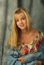 Jennie Garth (b.1972) - She played Kelly Taylor in TV´s teen-hit "Beverly Hills 90210" (1990-2000). After that she have continued working with television.