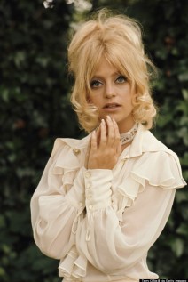 Goldie Hawn (b.1945) - A comedienne who has been successful on the big screen since the late 1960´s. She is known from "Cactus Flower" (1968), "Shampoo" (1975), "Private Benjamin" (1980), "Overboard" (1987), "Bird on a wire" (1990) and "Housesitter" (1992). Goldie is the mother of Kate Hudson.